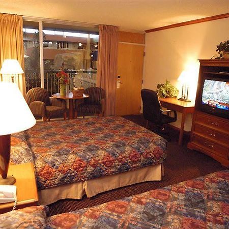 Boulder Outlook Hotel & Suites 객실 사진