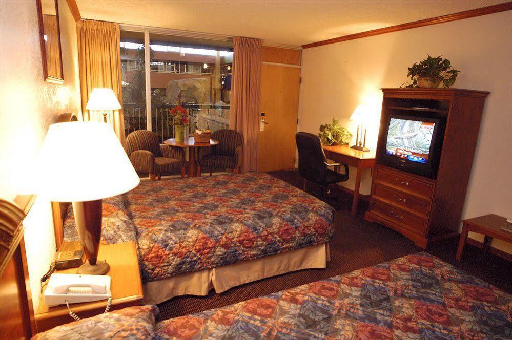 Boulder Outlook Hotel & Suites 객실 사진